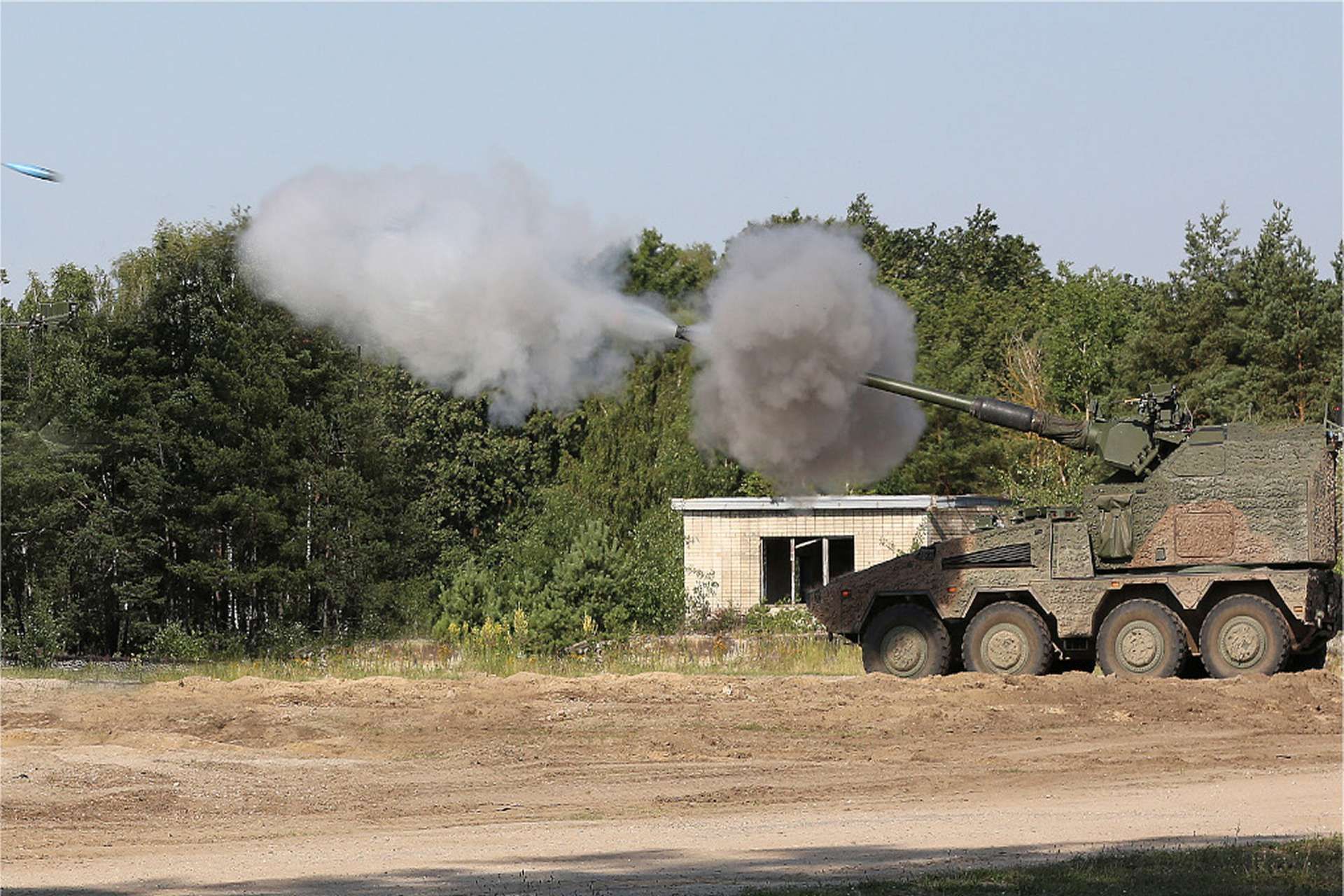 Ukraine to Receive RCH 155 Selfpropelled Artillery from Germany by